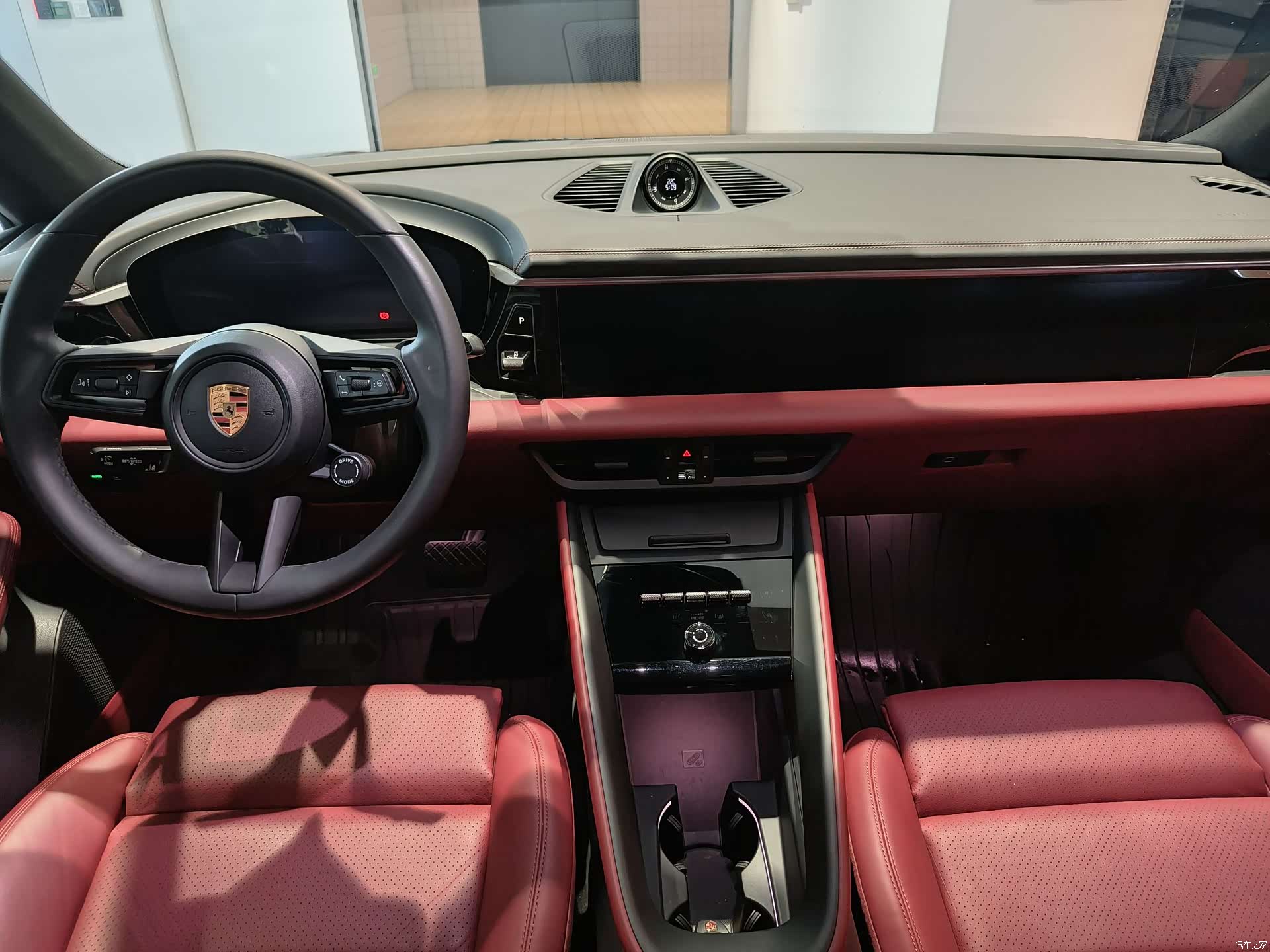 Porsche Macan, 2025 4