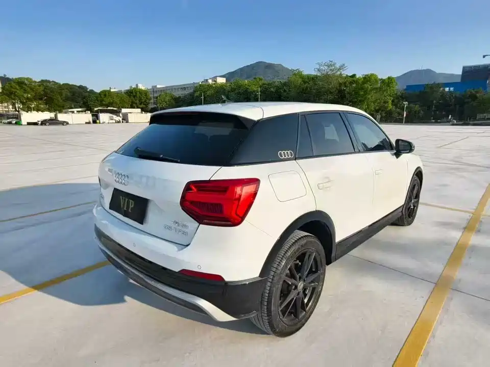 Audi Q2L Audi Q2L