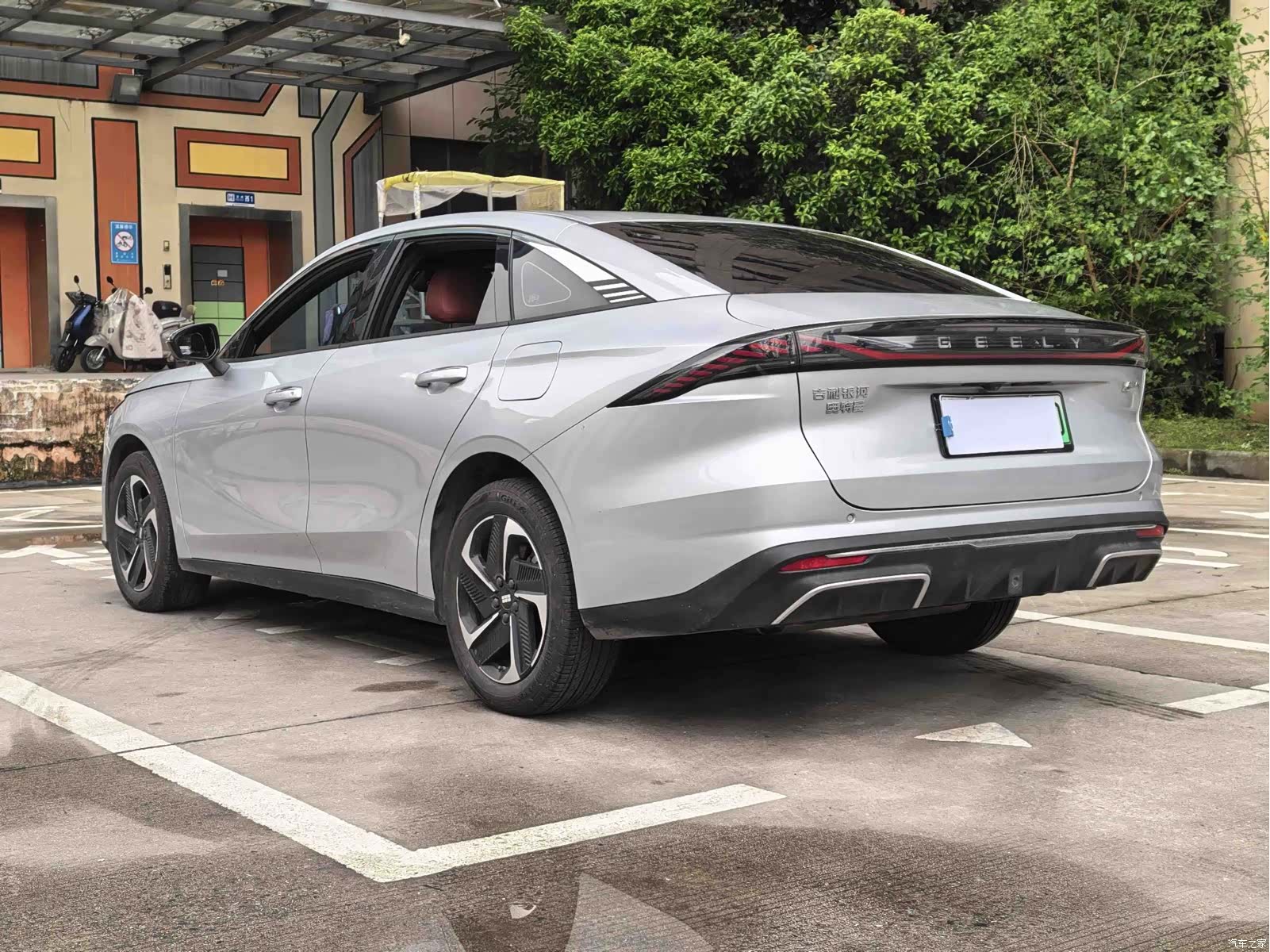 Geely Galaxy L6, 2025 9