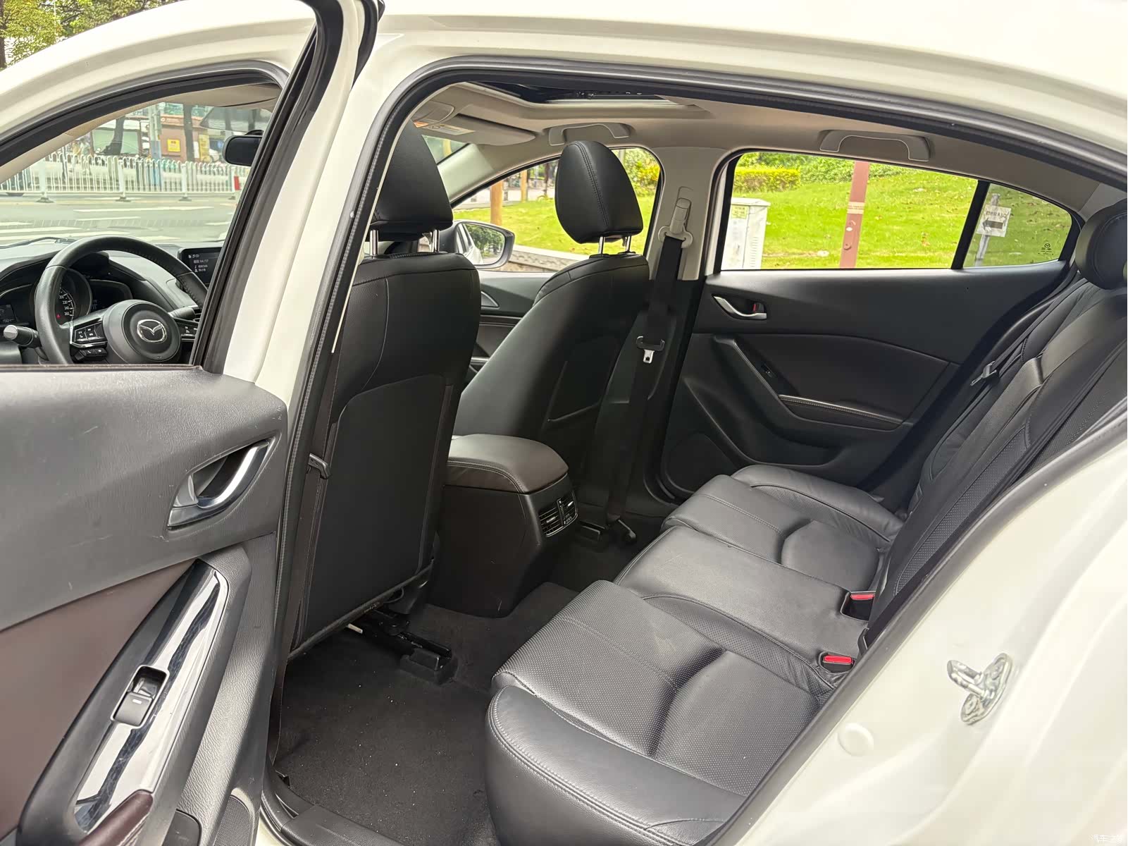 Mazda Mazda3, 2018 11