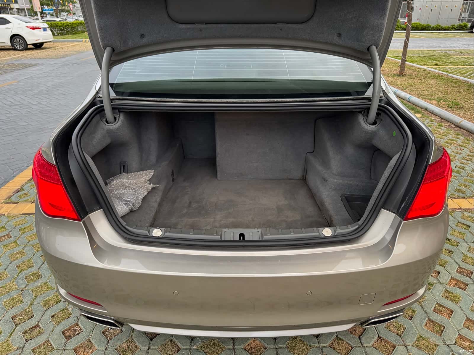 BMW 7 Series, 2012 20