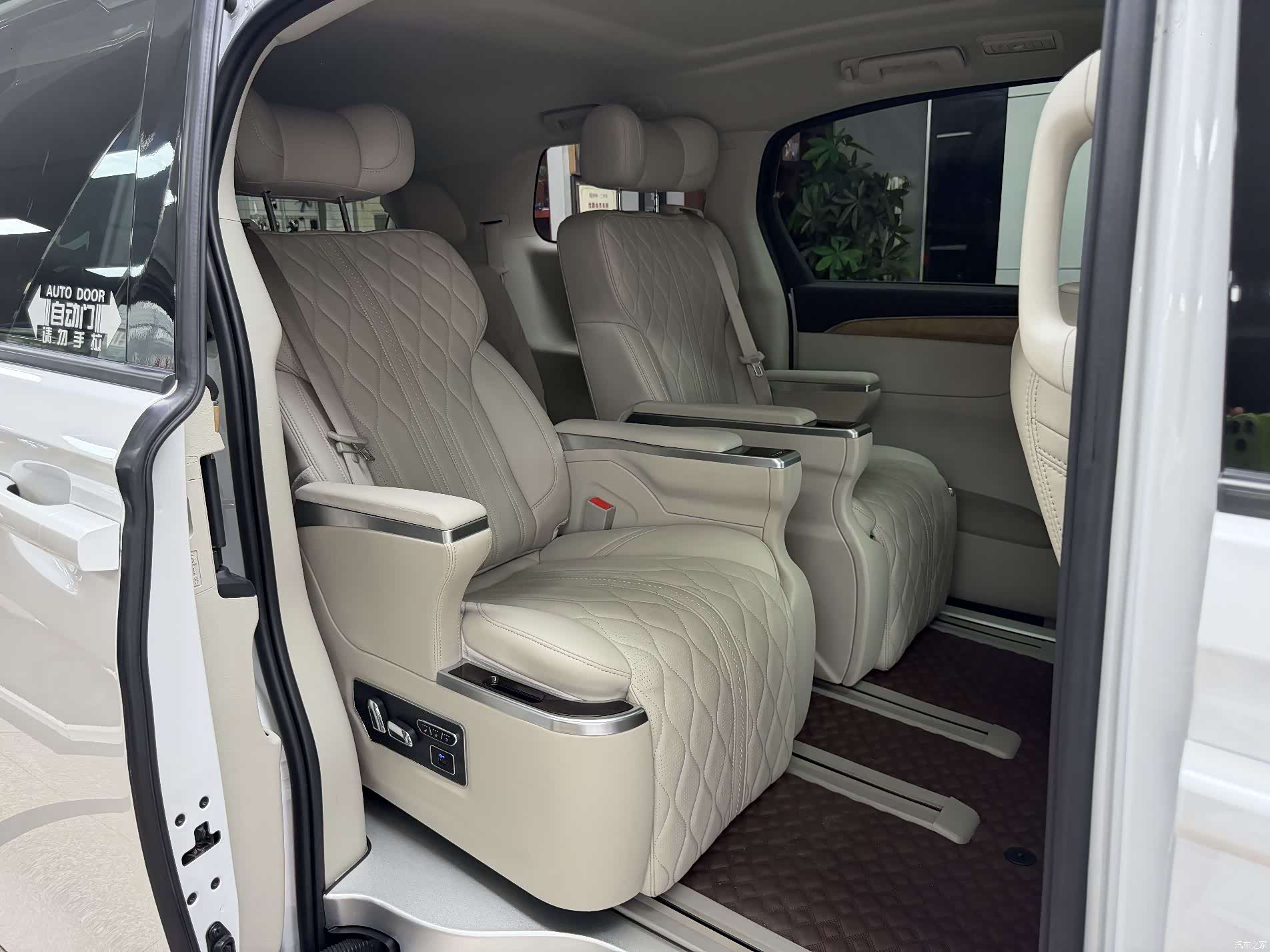 Buick GL8, 2019 18