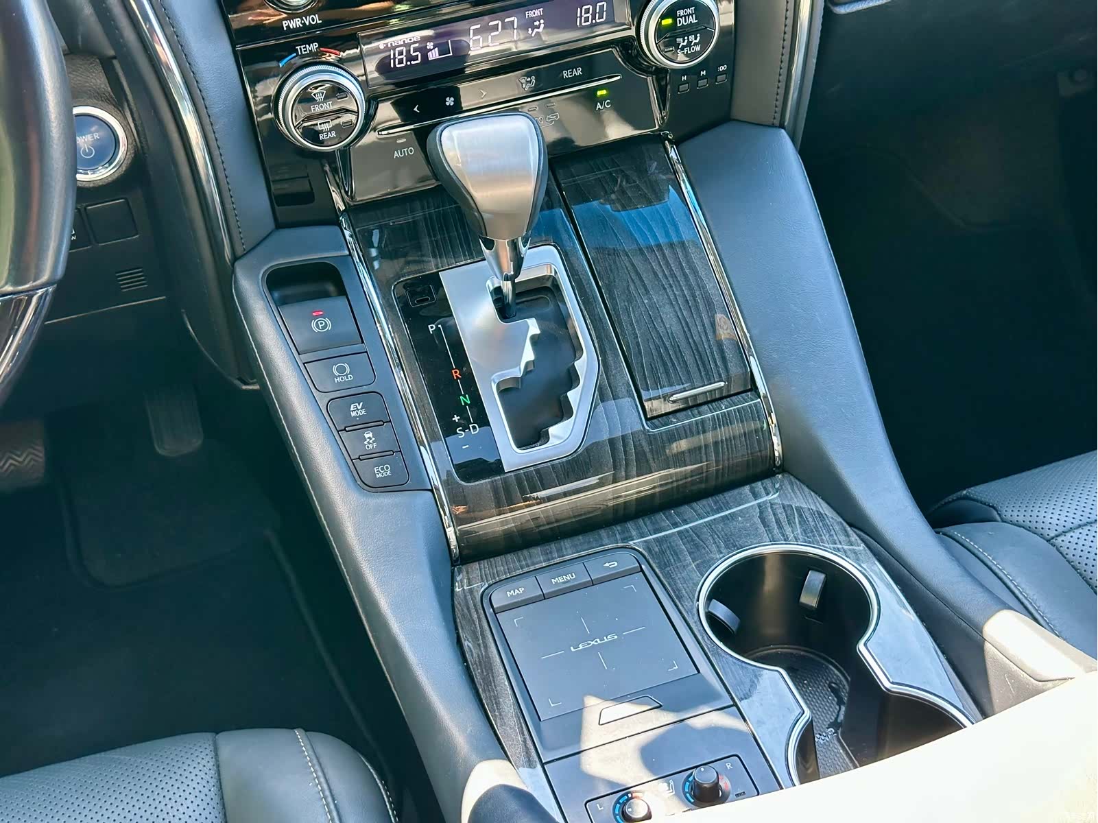 Lexus LM, 2020 9