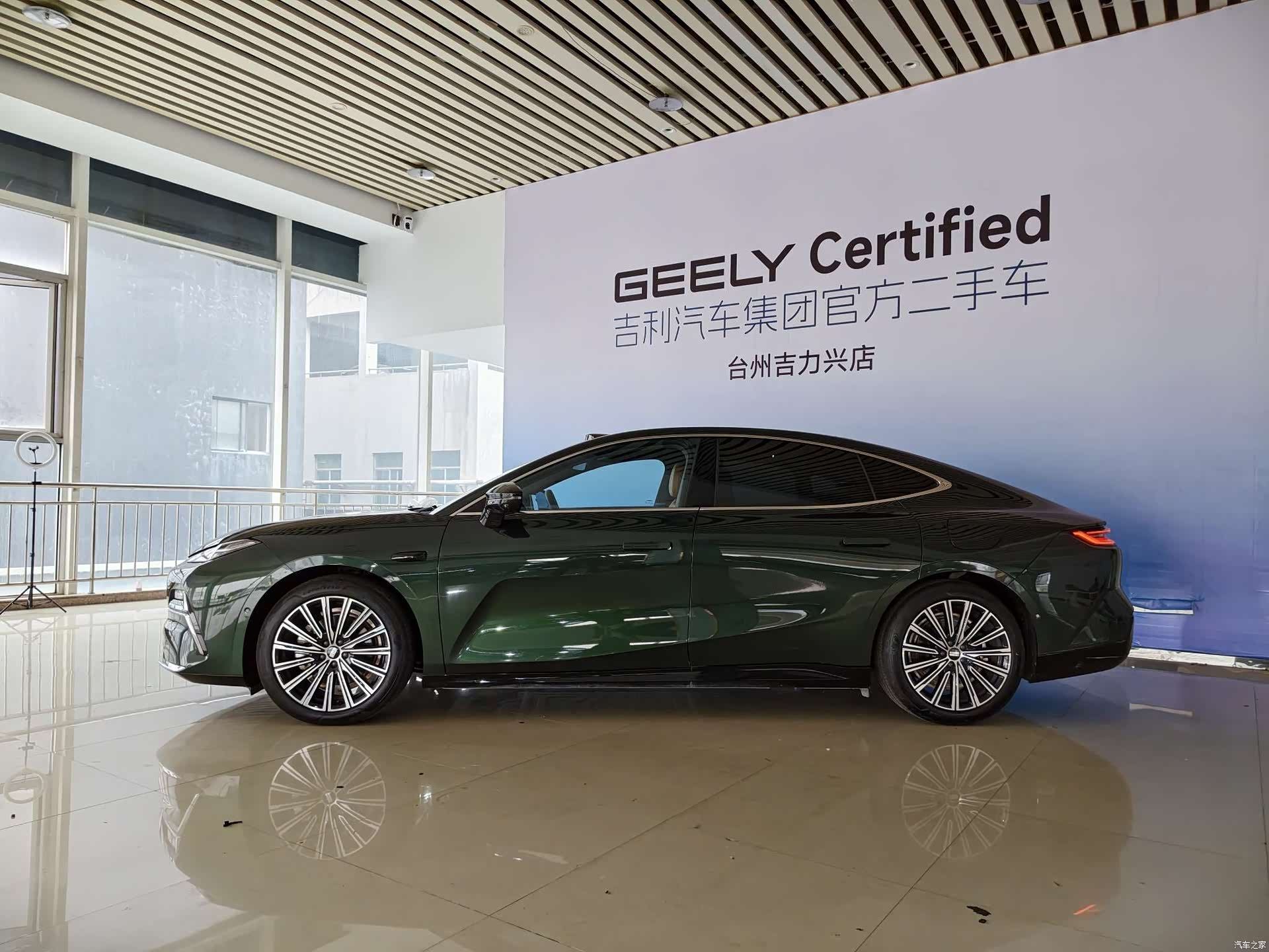 Geely 8, 2025 3