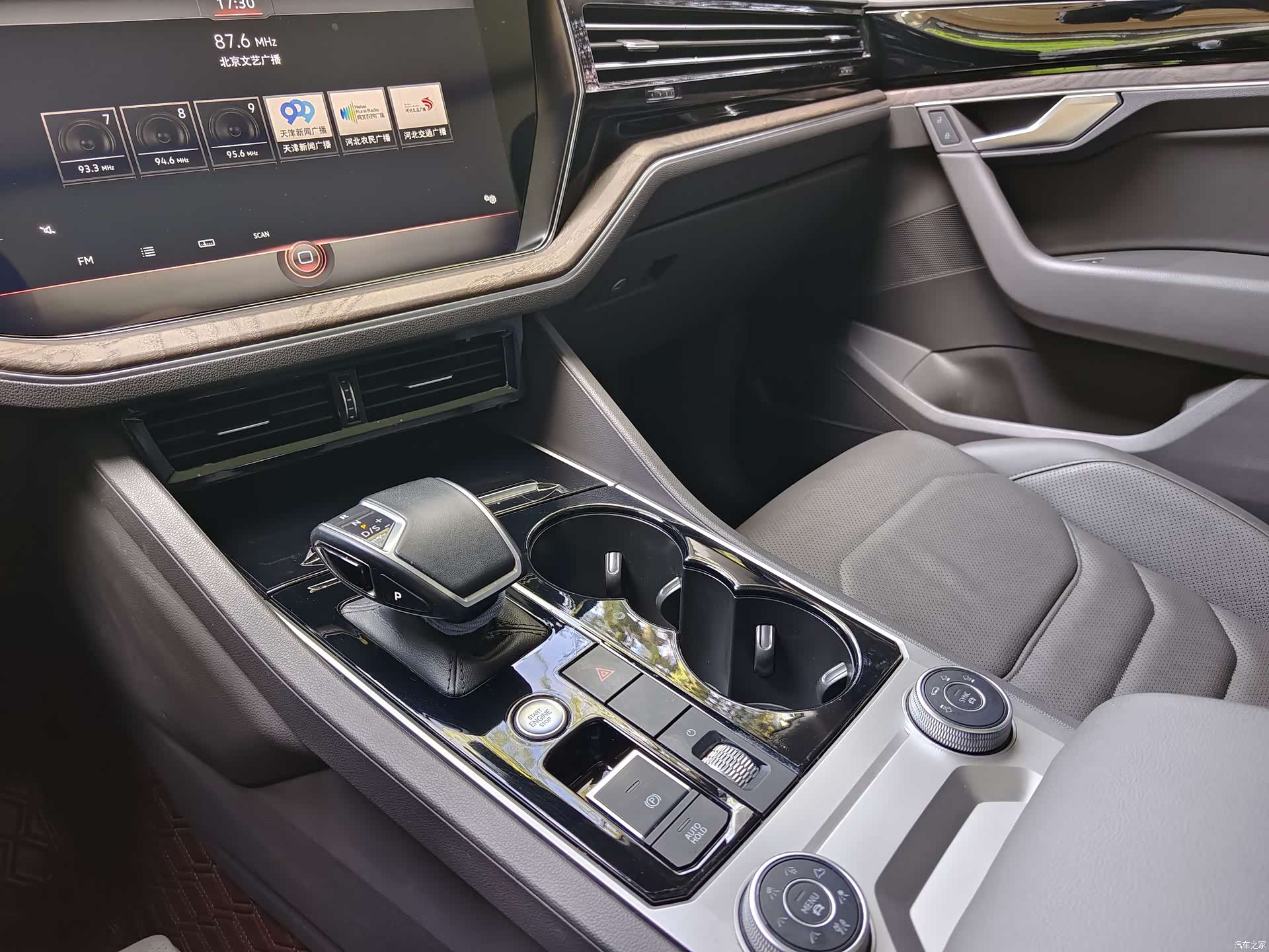 Volkswagen Touareg, 2023 12