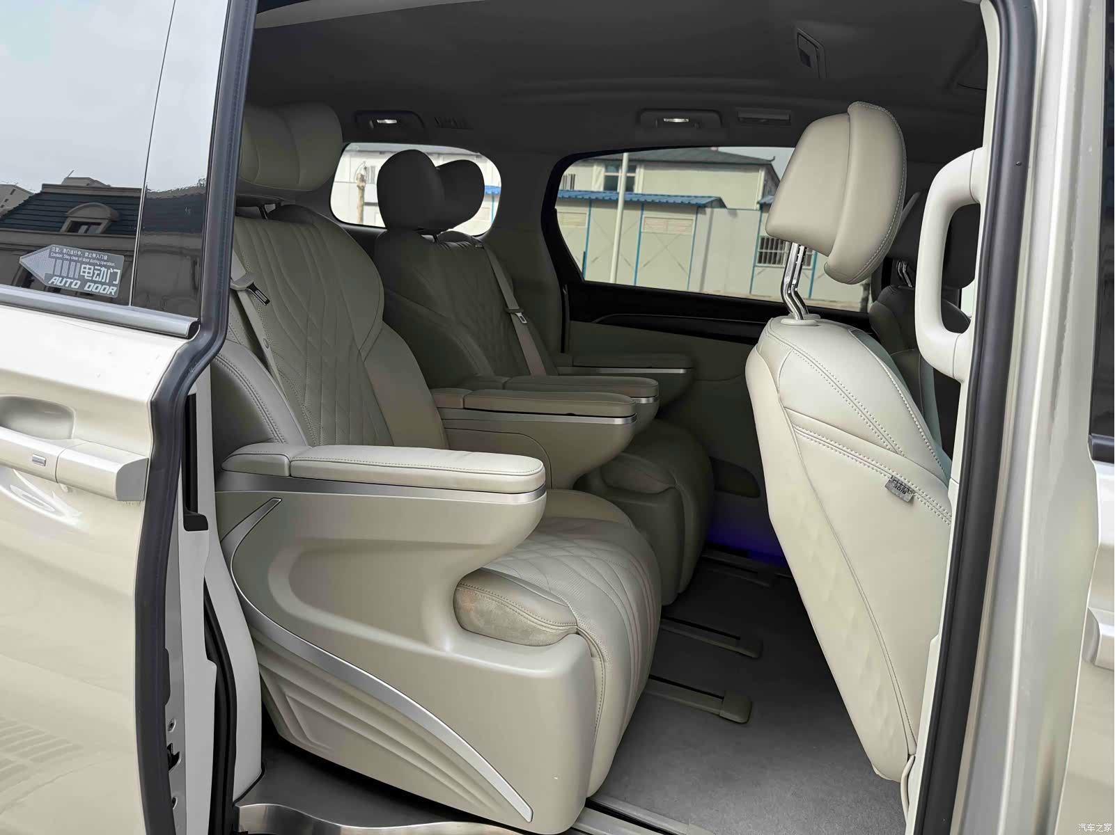 Buick GL8, 2022 13