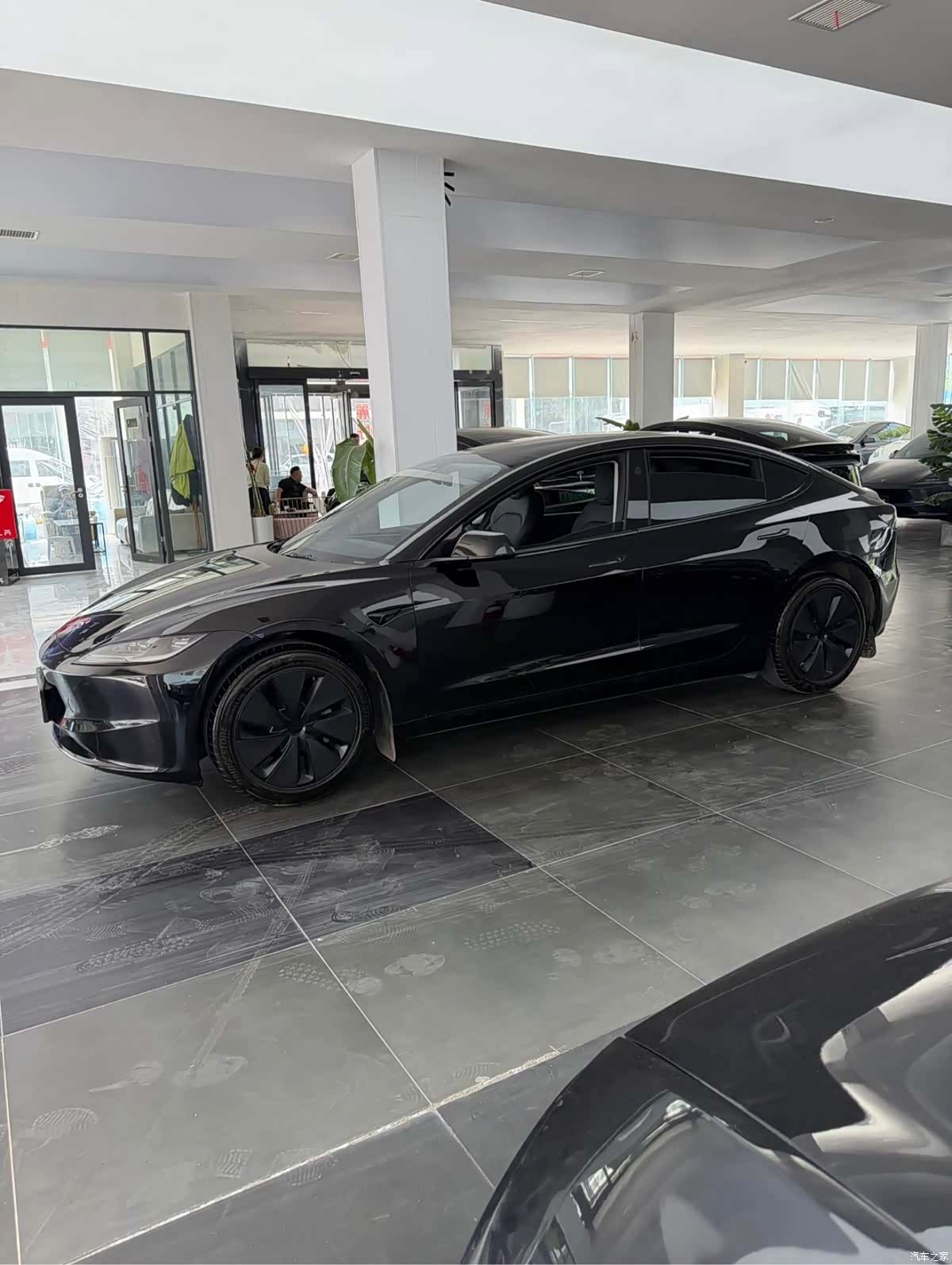 Tesla Model 3, 2025 4