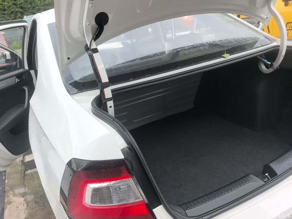 Skoda Rapid, 2018 все фото