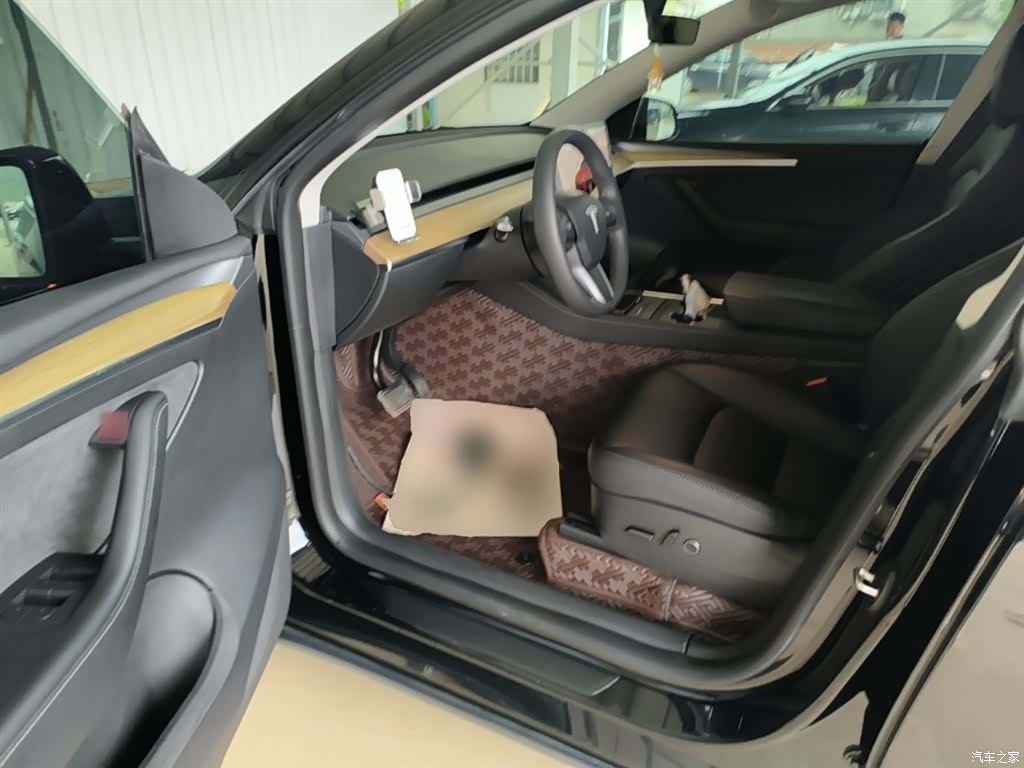 Tesla Model Y, 2023 16