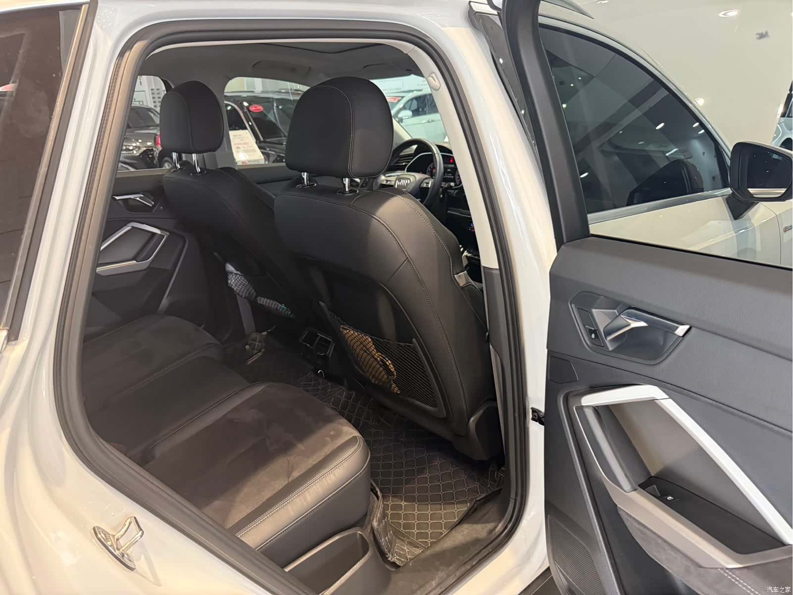 Audi Q3, 2023 10