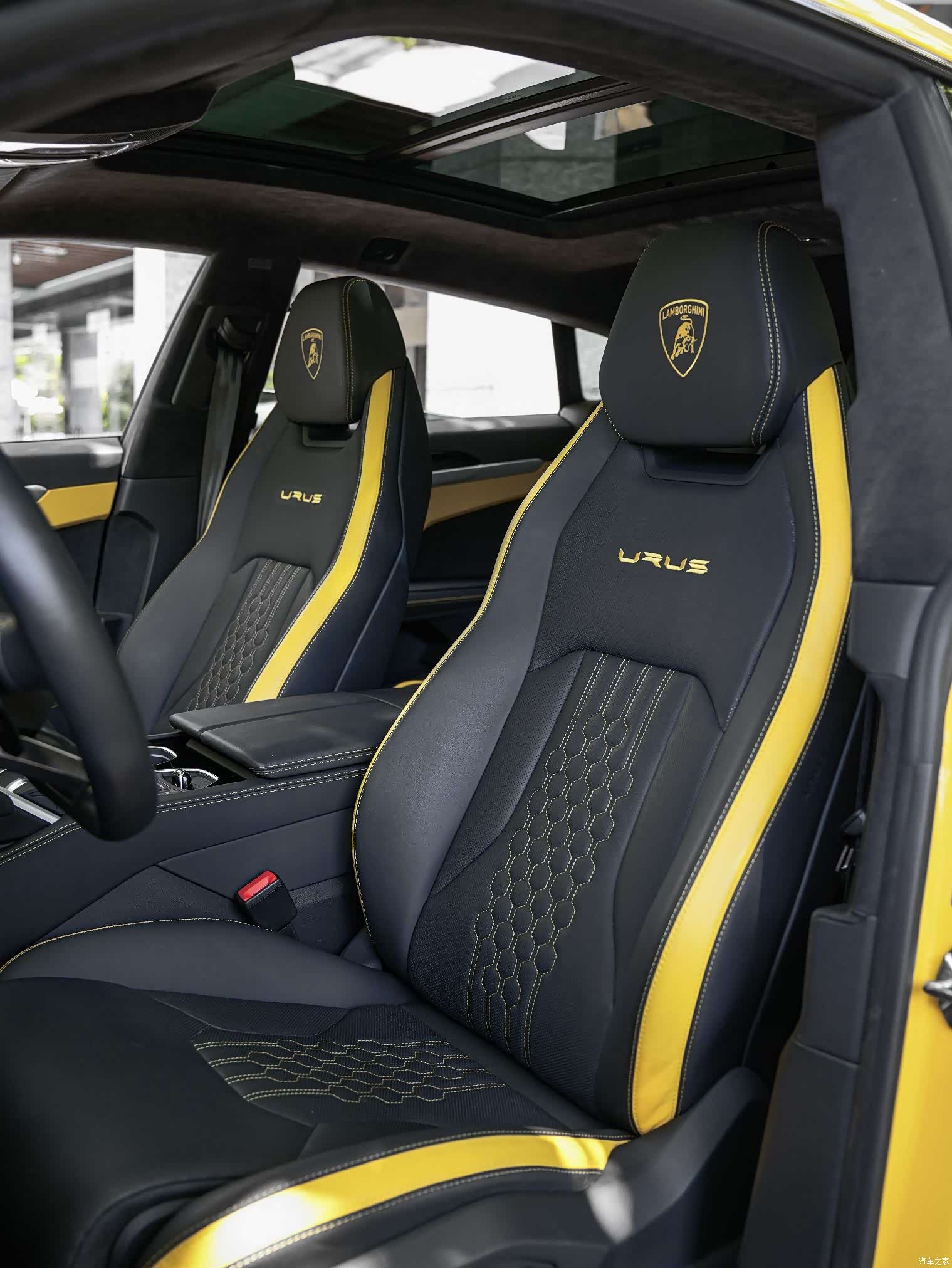 Lamborghini Urus, 2023 15