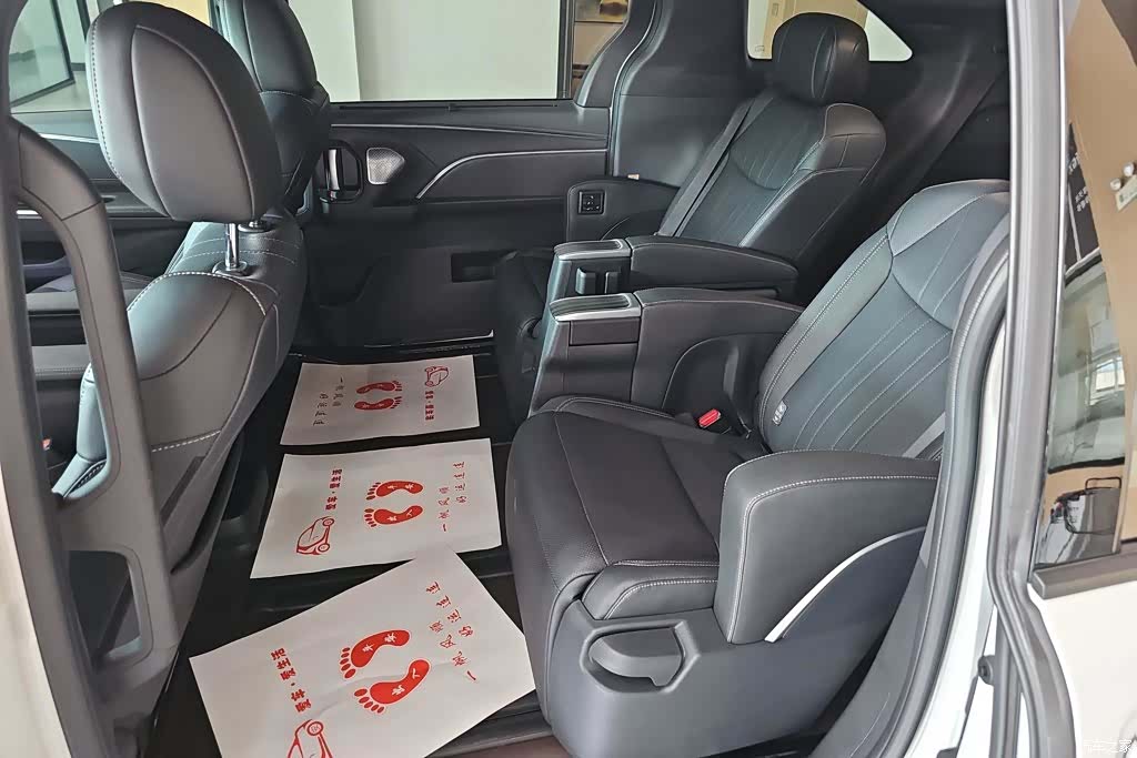 Toyota Sienna, 2024 11