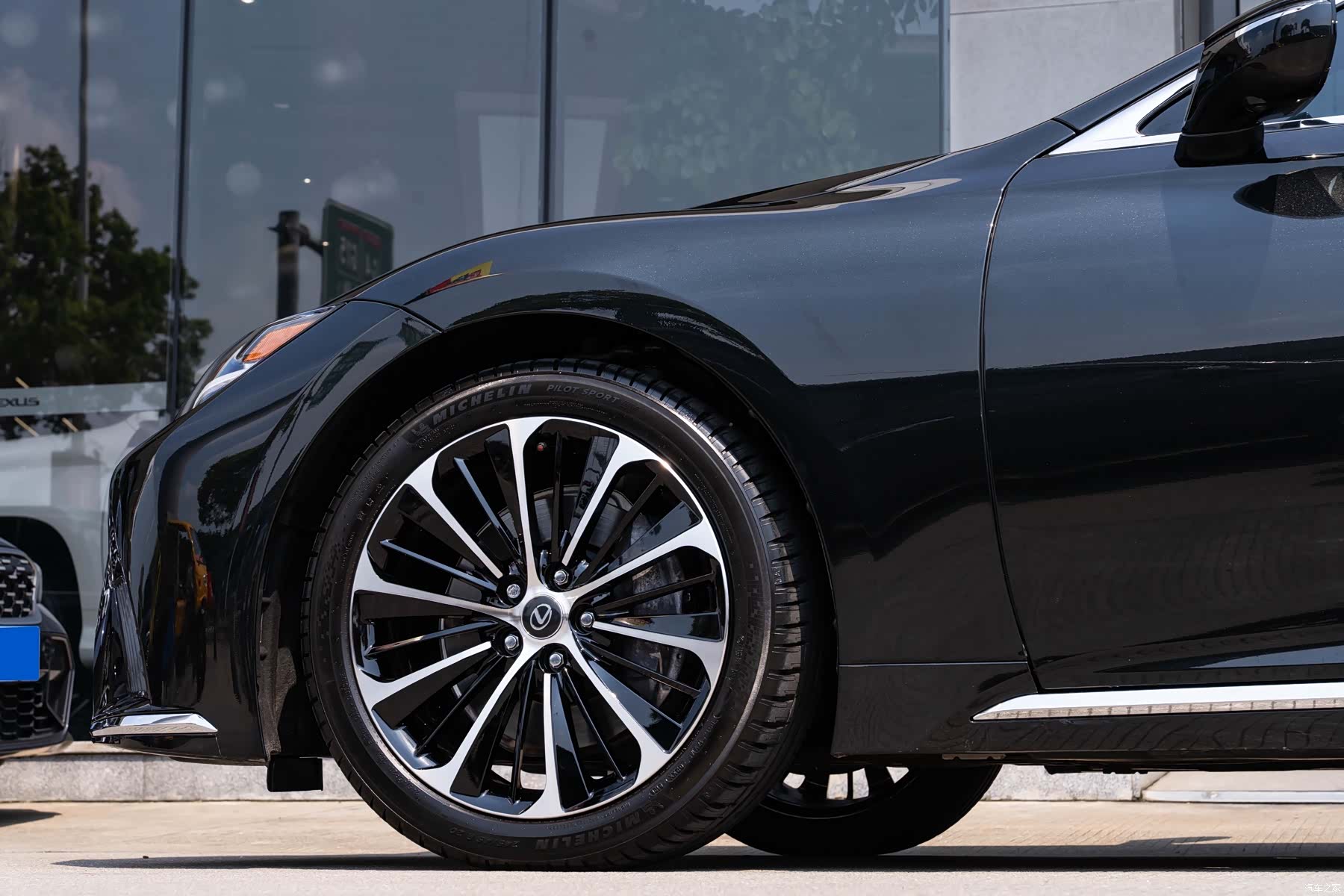 Lexus LS, 2021 8