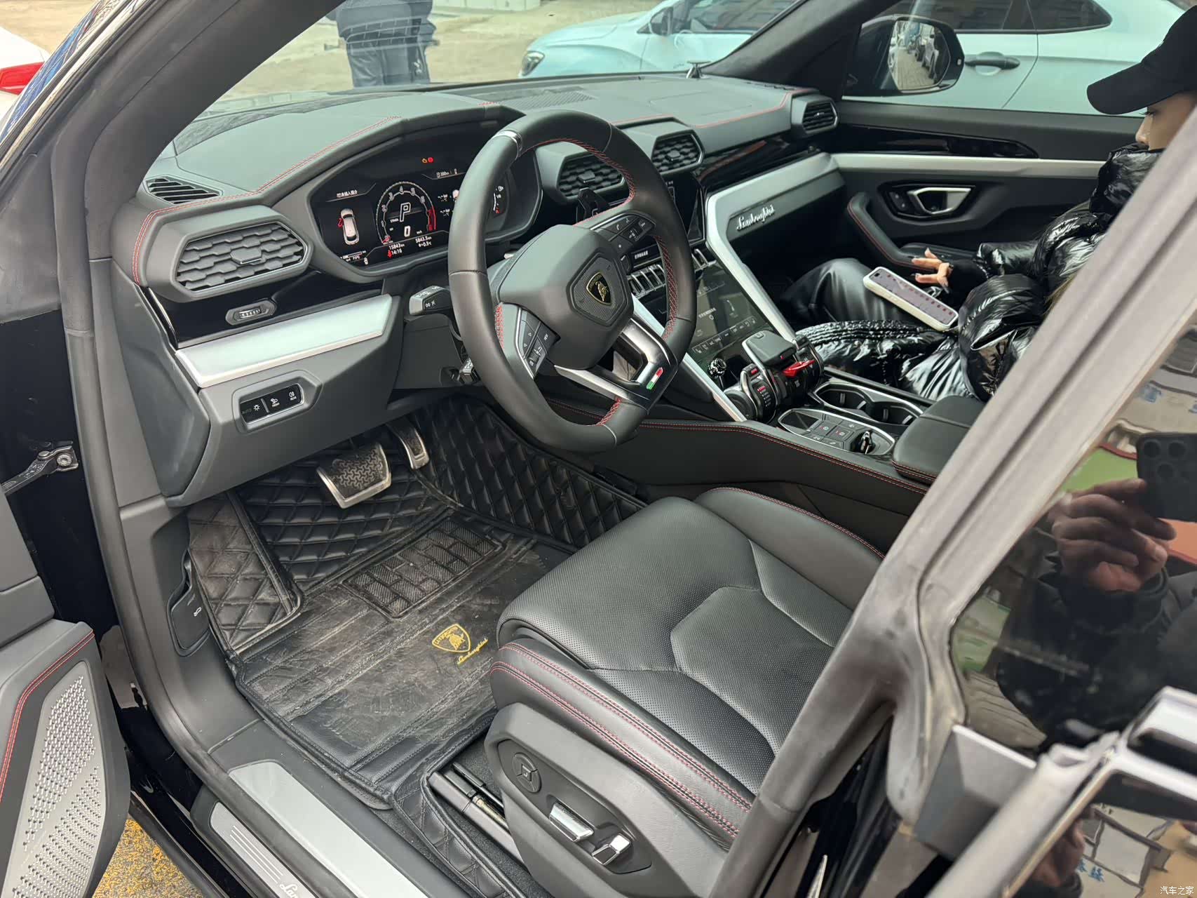 Lamborghini Urus, 2024 все фото