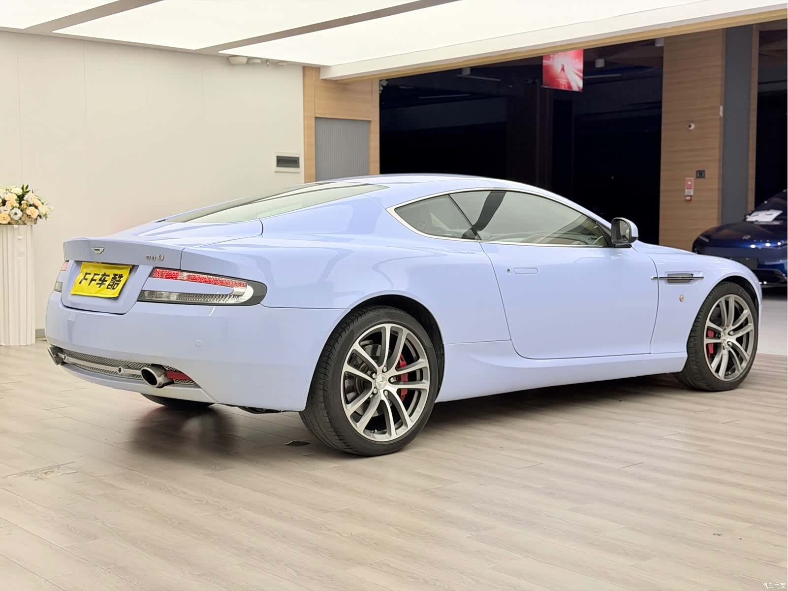 Aston Martin DB9, 2011 3
