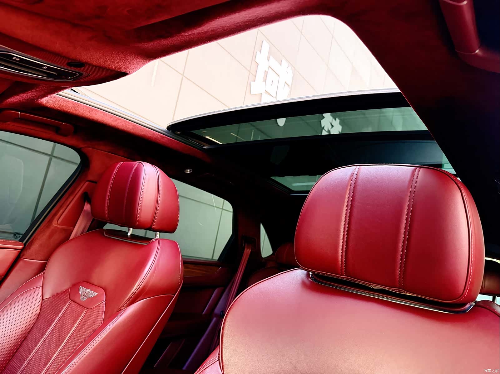 Bentley Bentayga, 2021 34