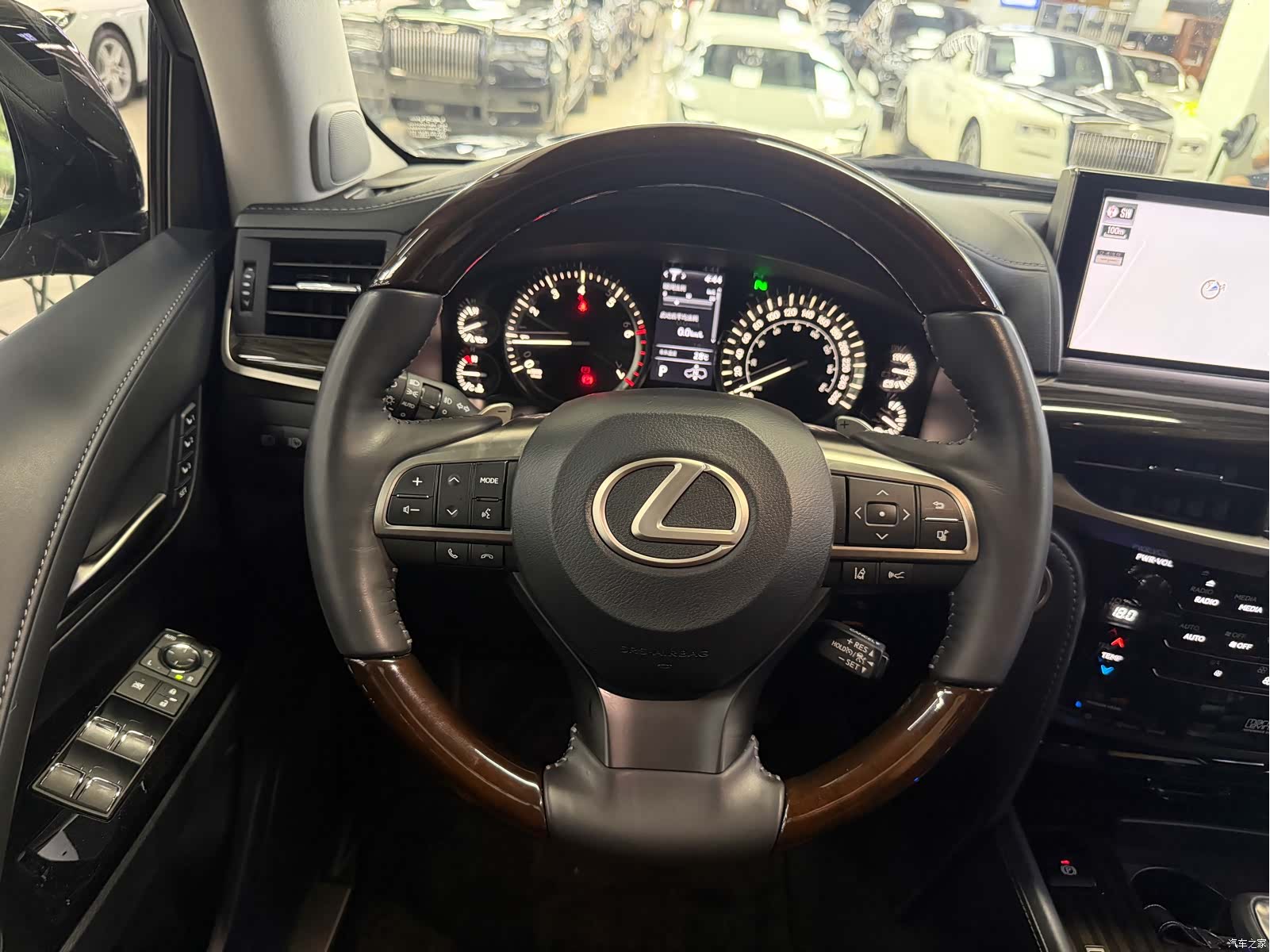 Lexus LX, 2019 9