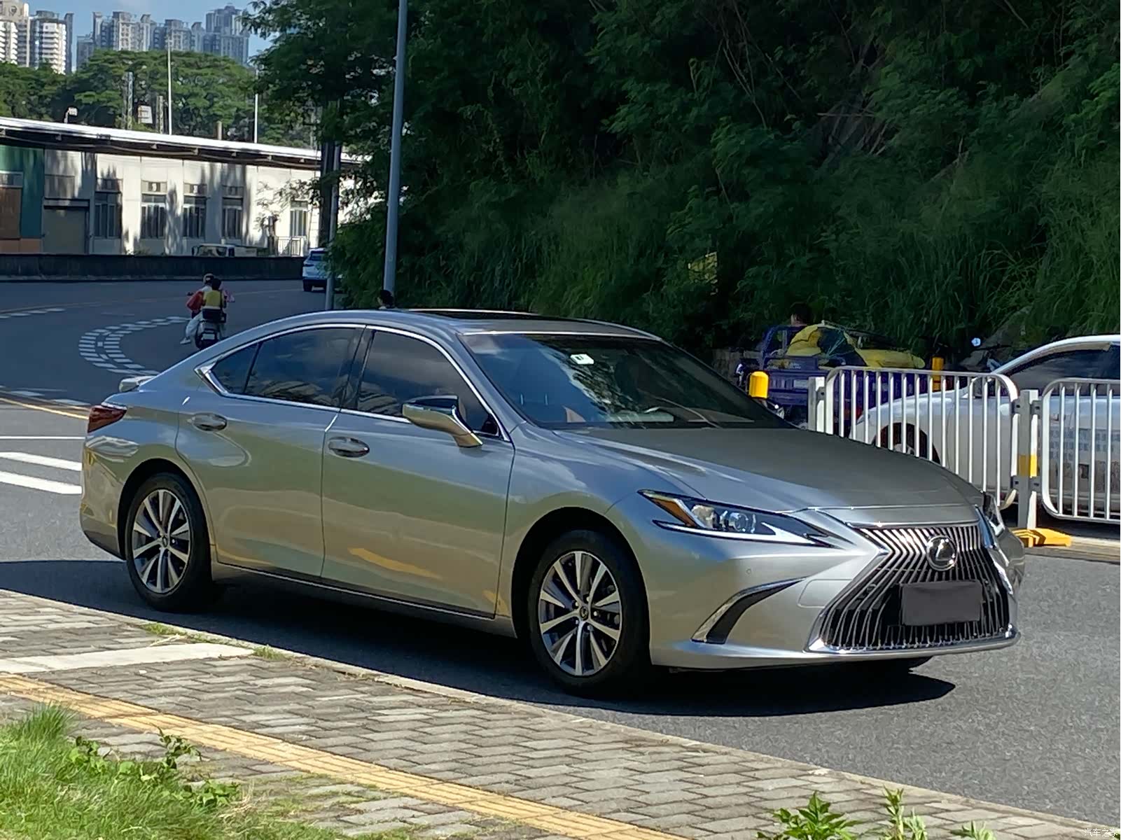 Lexus ES, 2021 3
