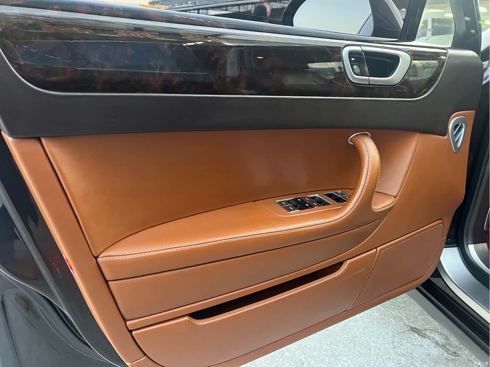 Bentley Flying Spur, 2013 9
