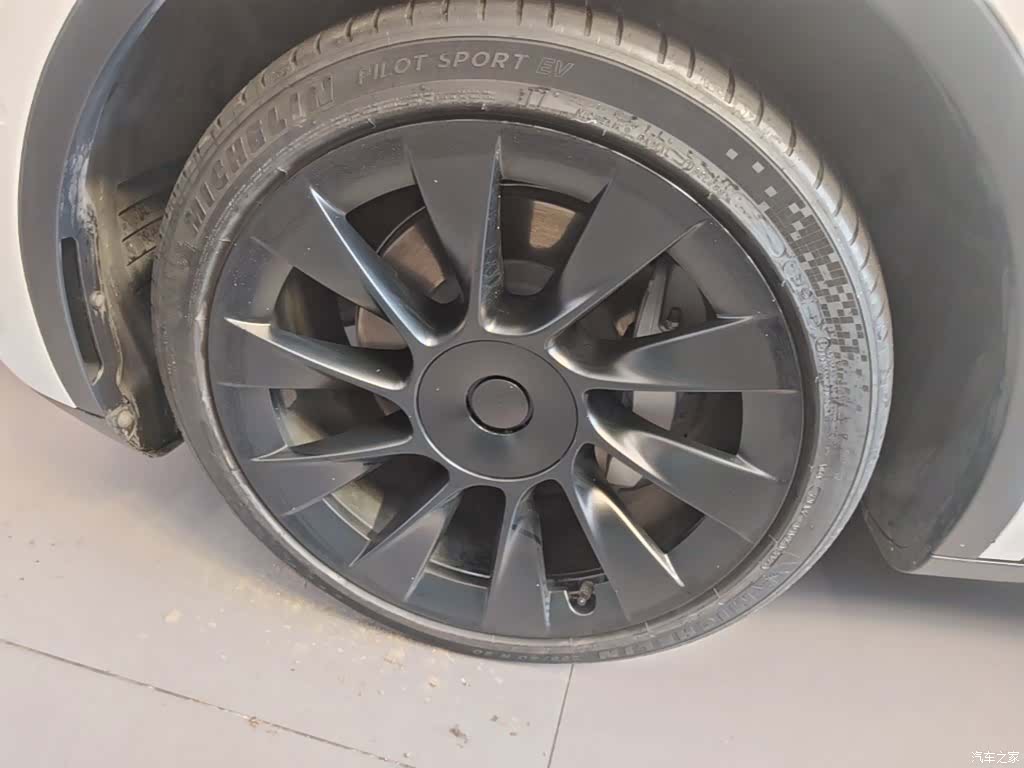 Tesla Model Y, 2023 23