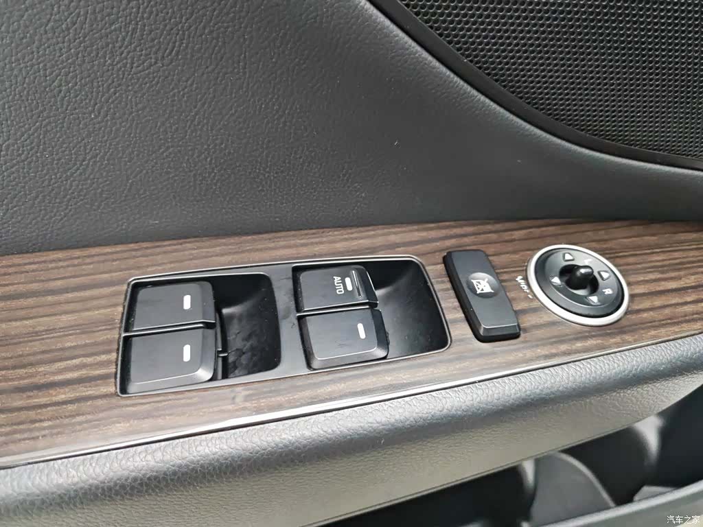 Hyundai GLS, 2016 9