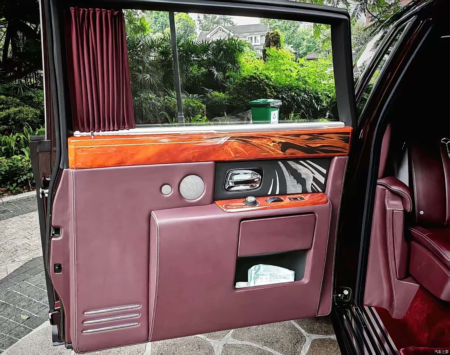 Rolls-Royce Phantom, 2016 8