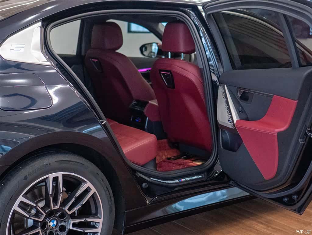 BMW 5 Series, 2024 19