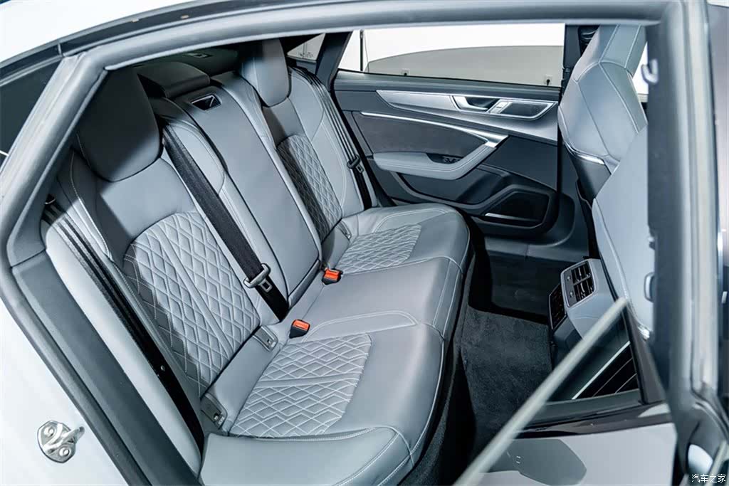 Audi A7L, 2026 22