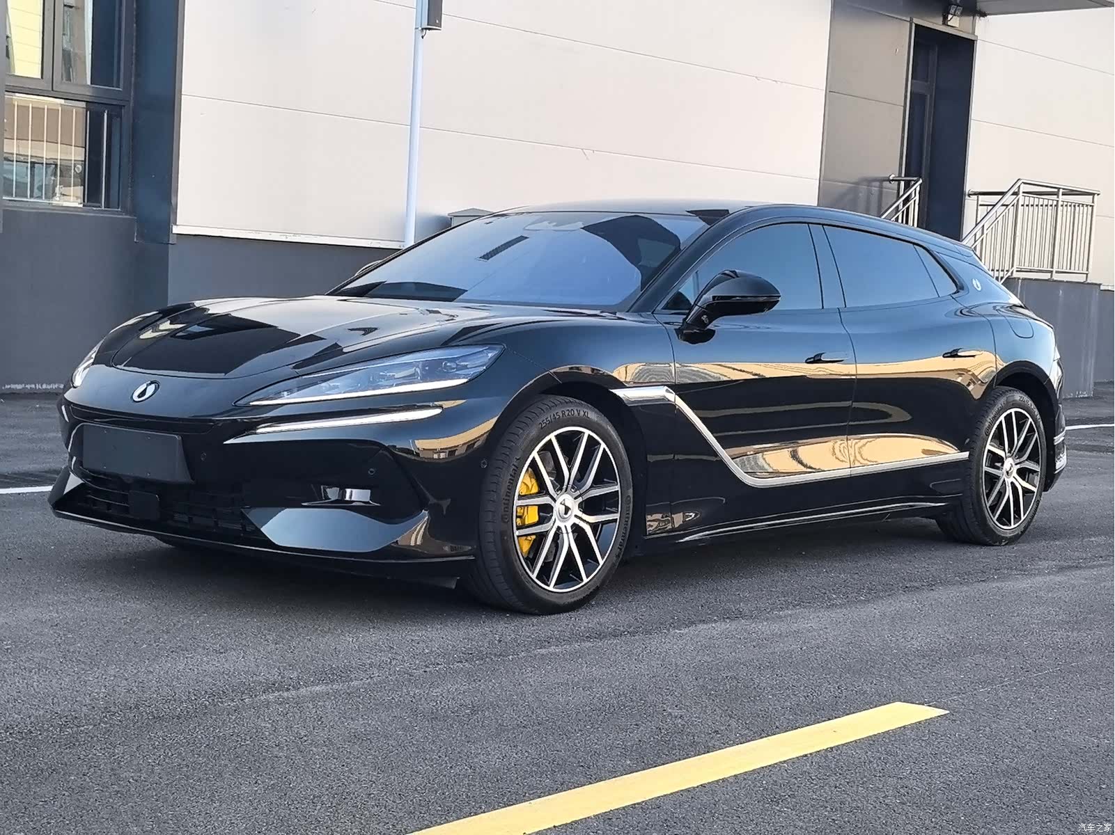 Denza Z9GT