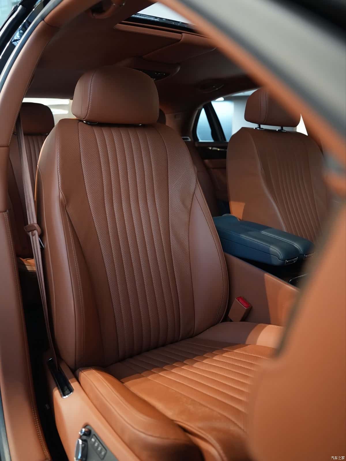 Bentley Flying Spur, 2018 8