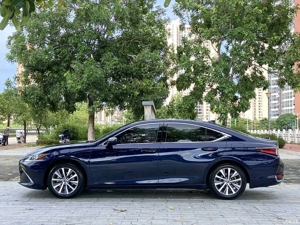 Lexus ES, 2019 10