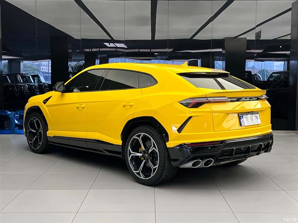 Lamborghini Urus, 2022 4