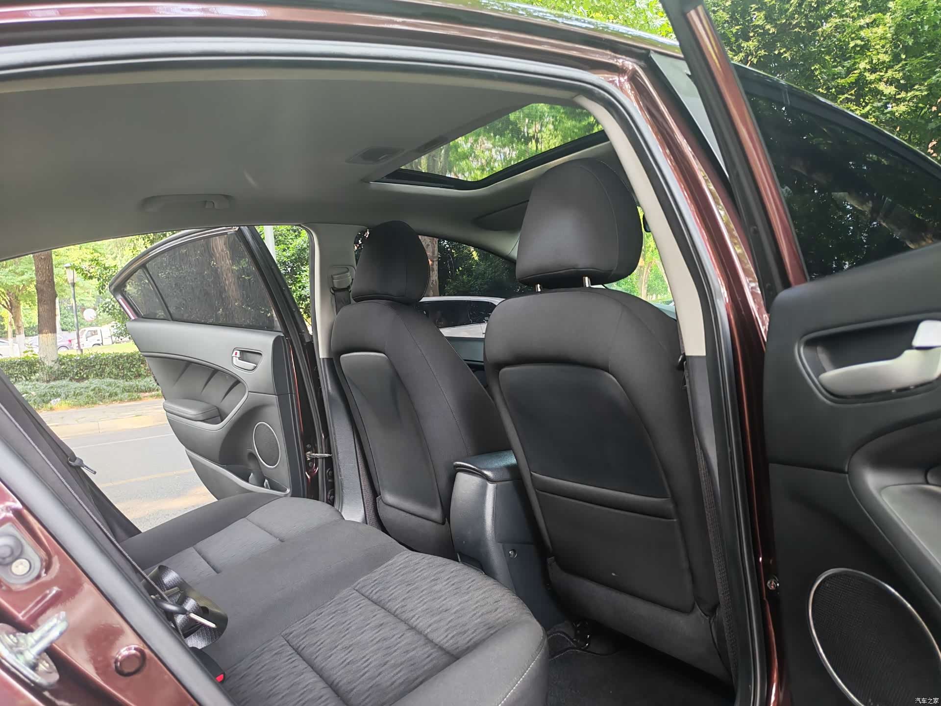 Kia K3, 2013 8