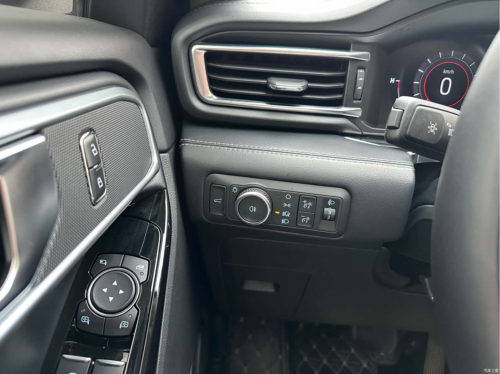 Ford Explorer, 2023 12