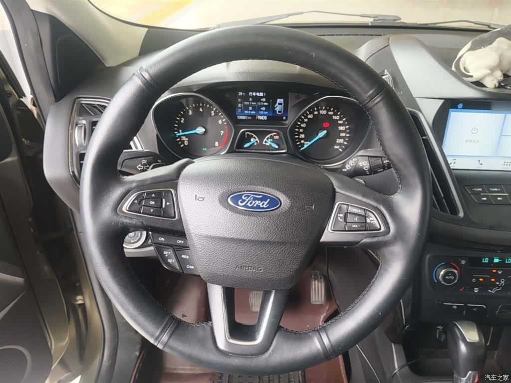 Ford Kuga, 2017 11