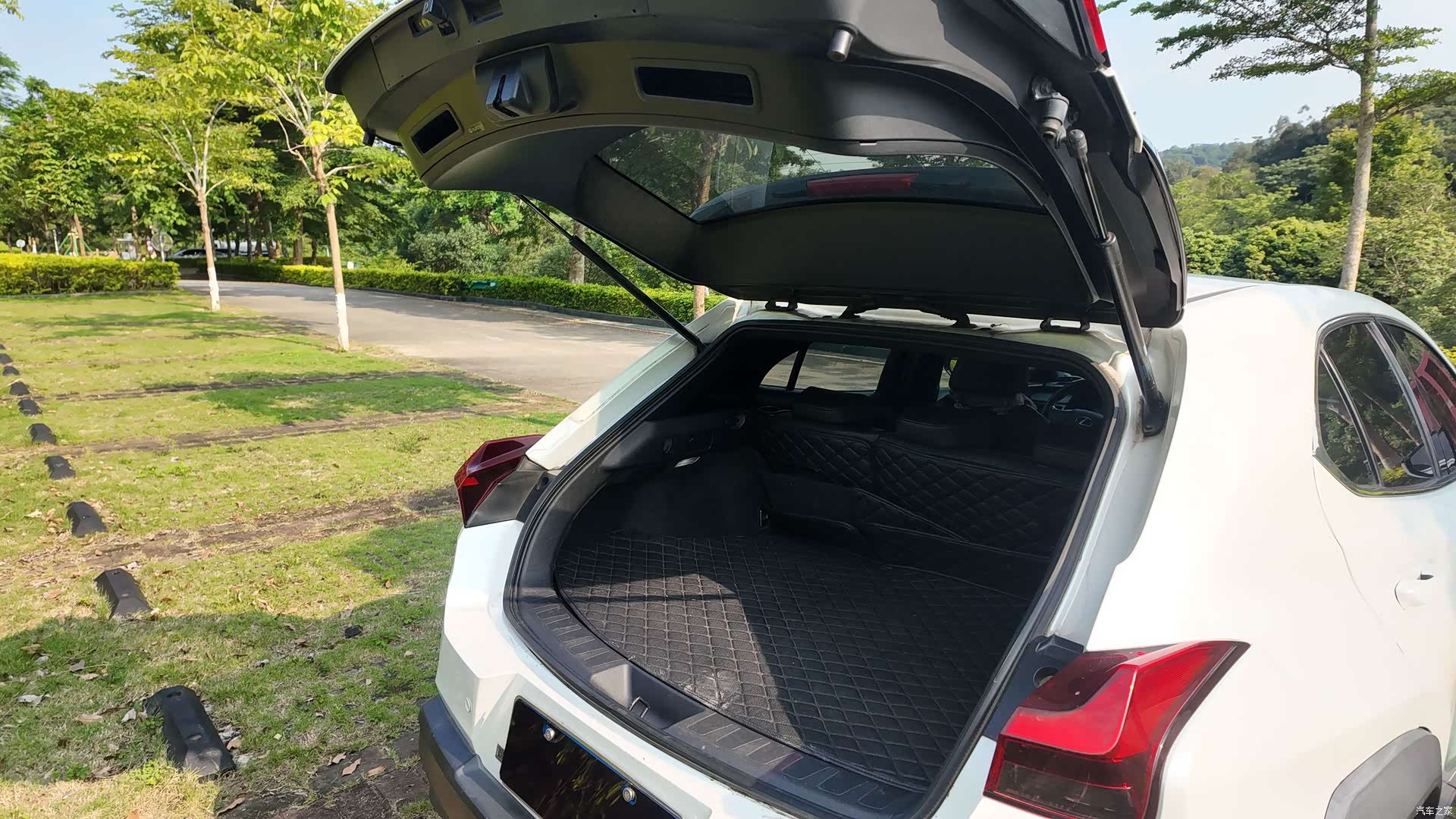 Lexus UX, 2019 39