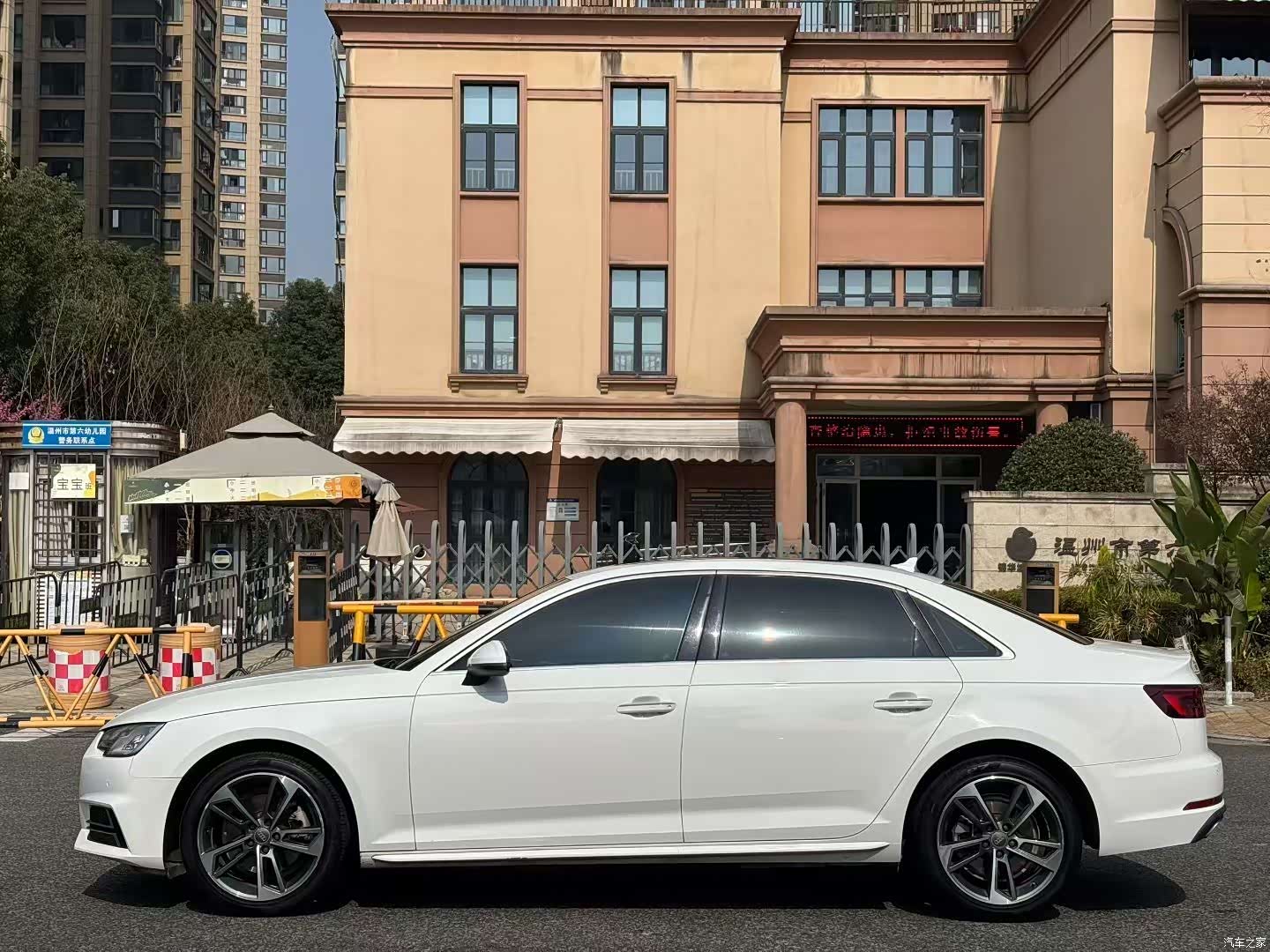 Audi A4L, 2019 3