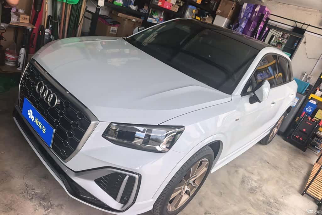Audi Q2L, 2023 1