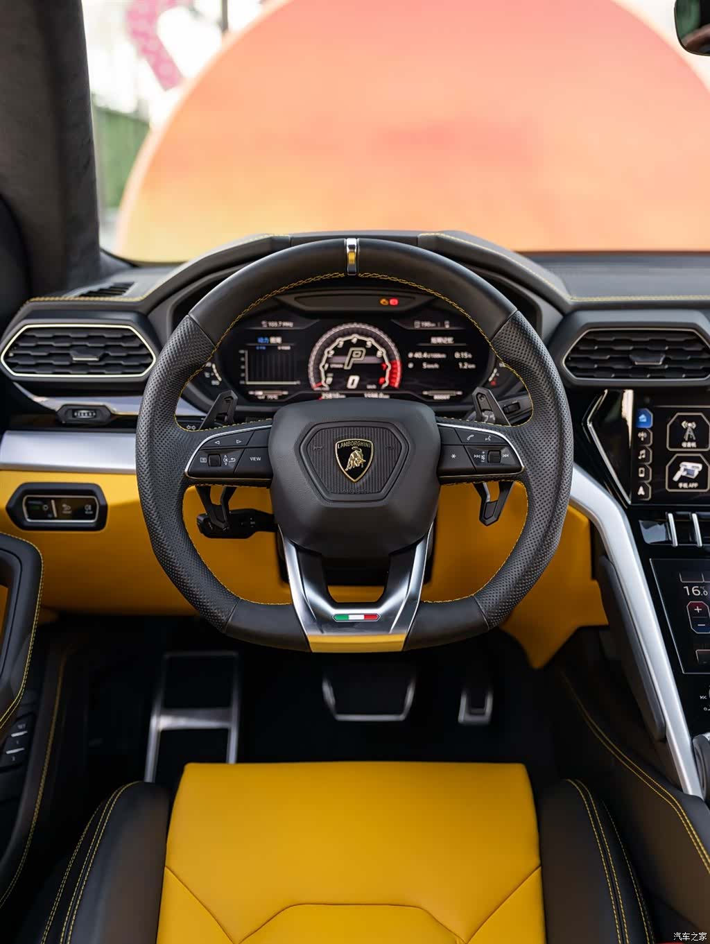 Lamborghini Urus, 2023 12