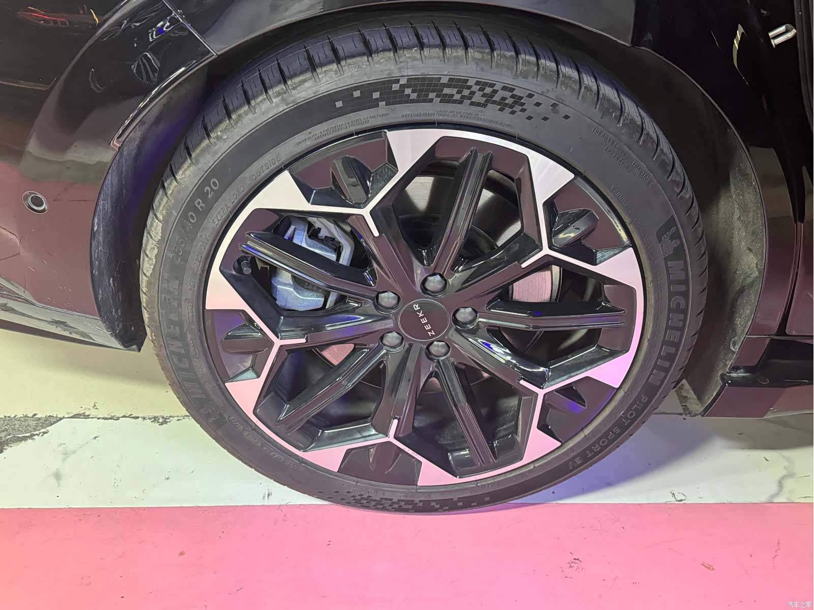 Zeekr 007, 2025 14