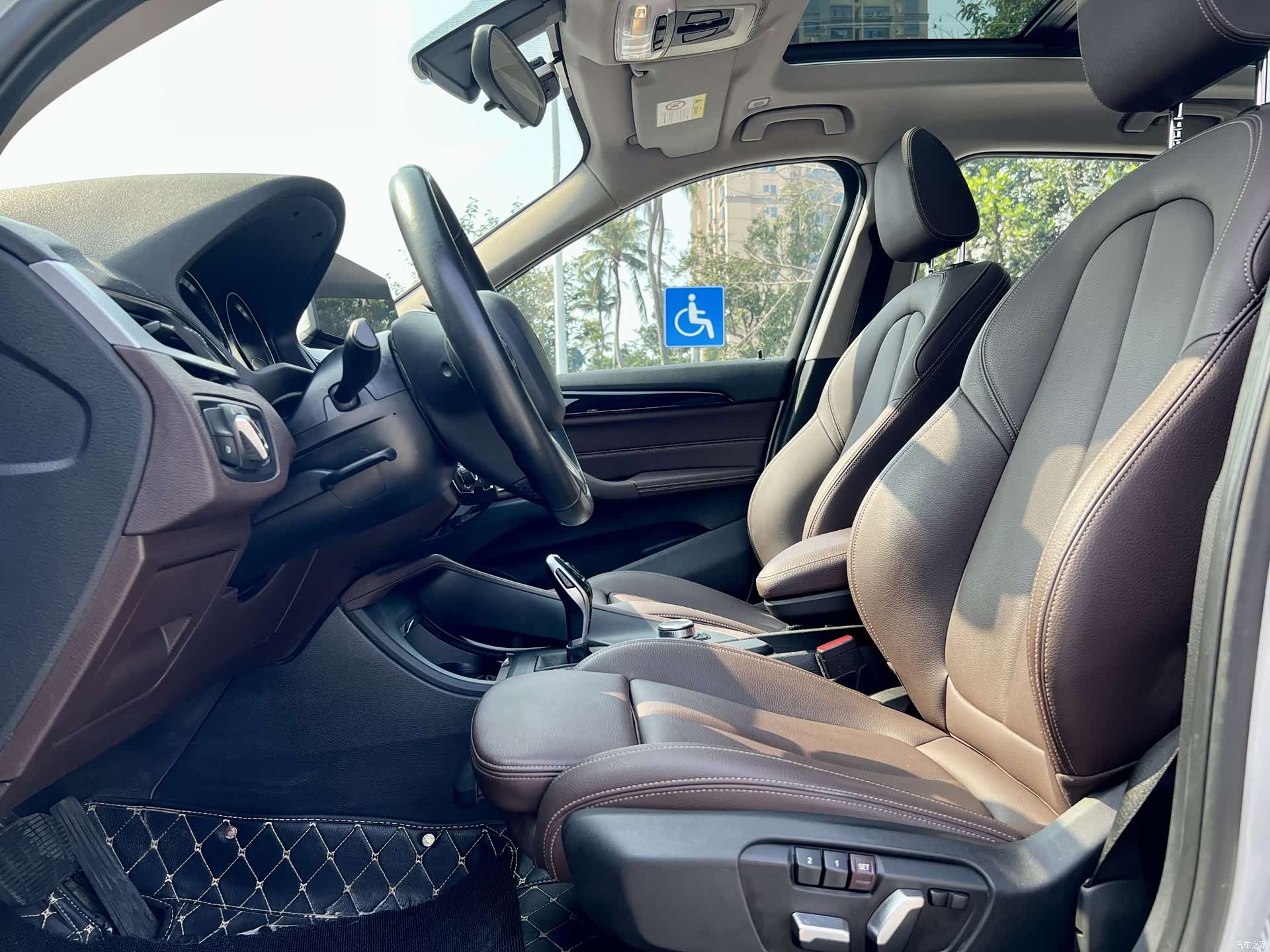 BMW X1, 2022 все фото