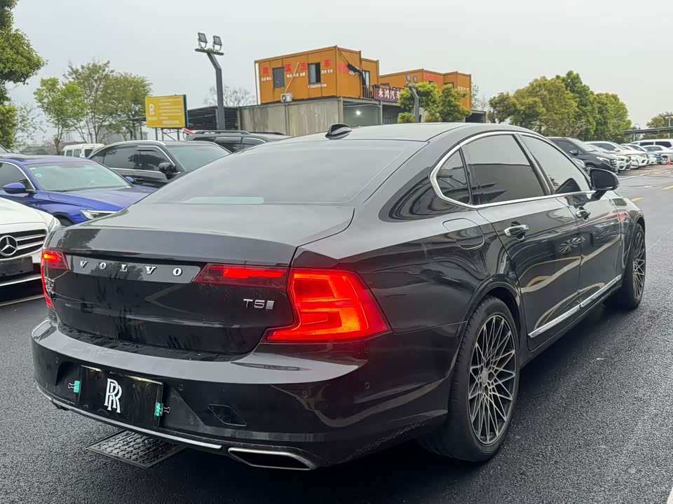 Volvo S90