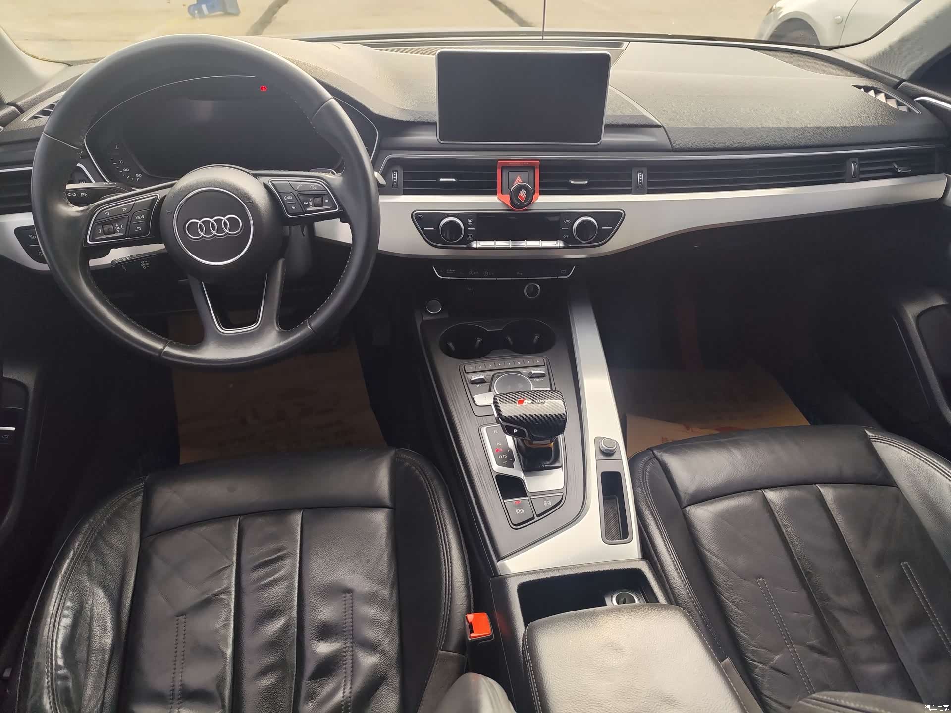 Audi A4L, 2018 все фото