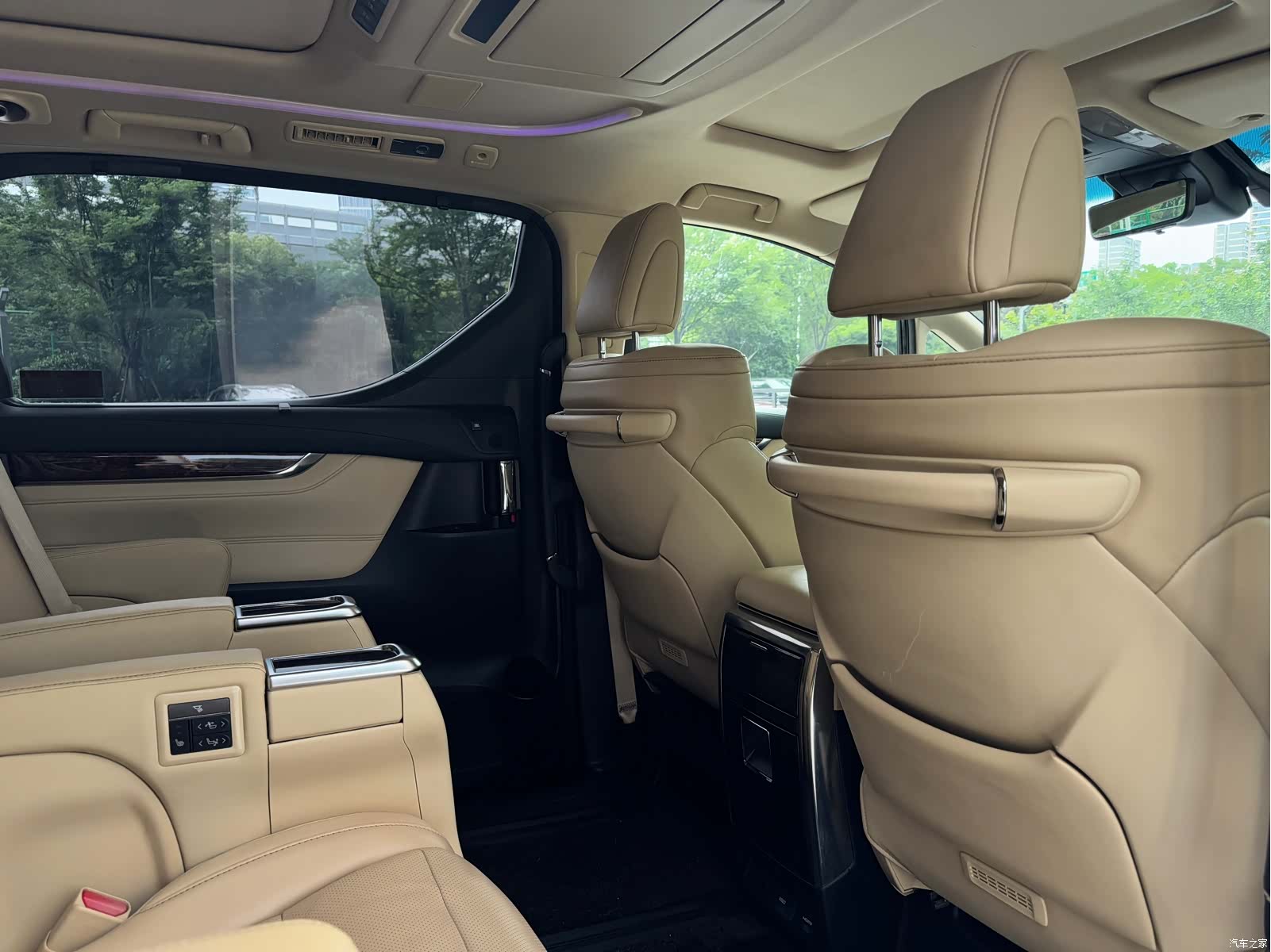 Toyota Alphard, 2019 18