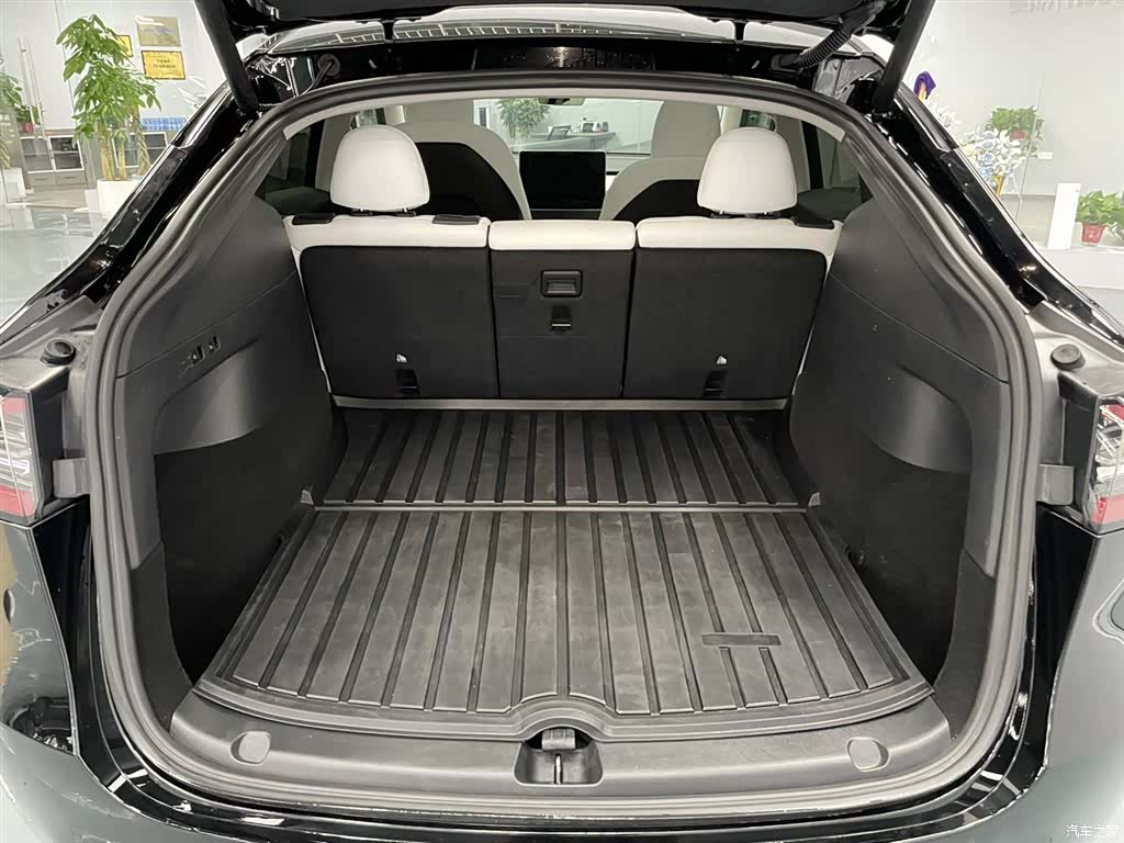 Tesla Model Y, 2022 8