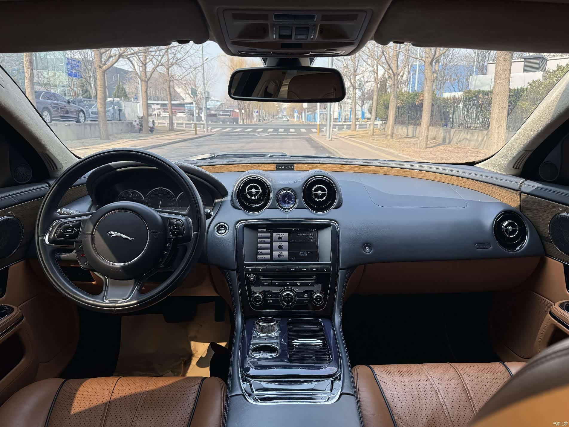 Jaguar XJ, 2012 3