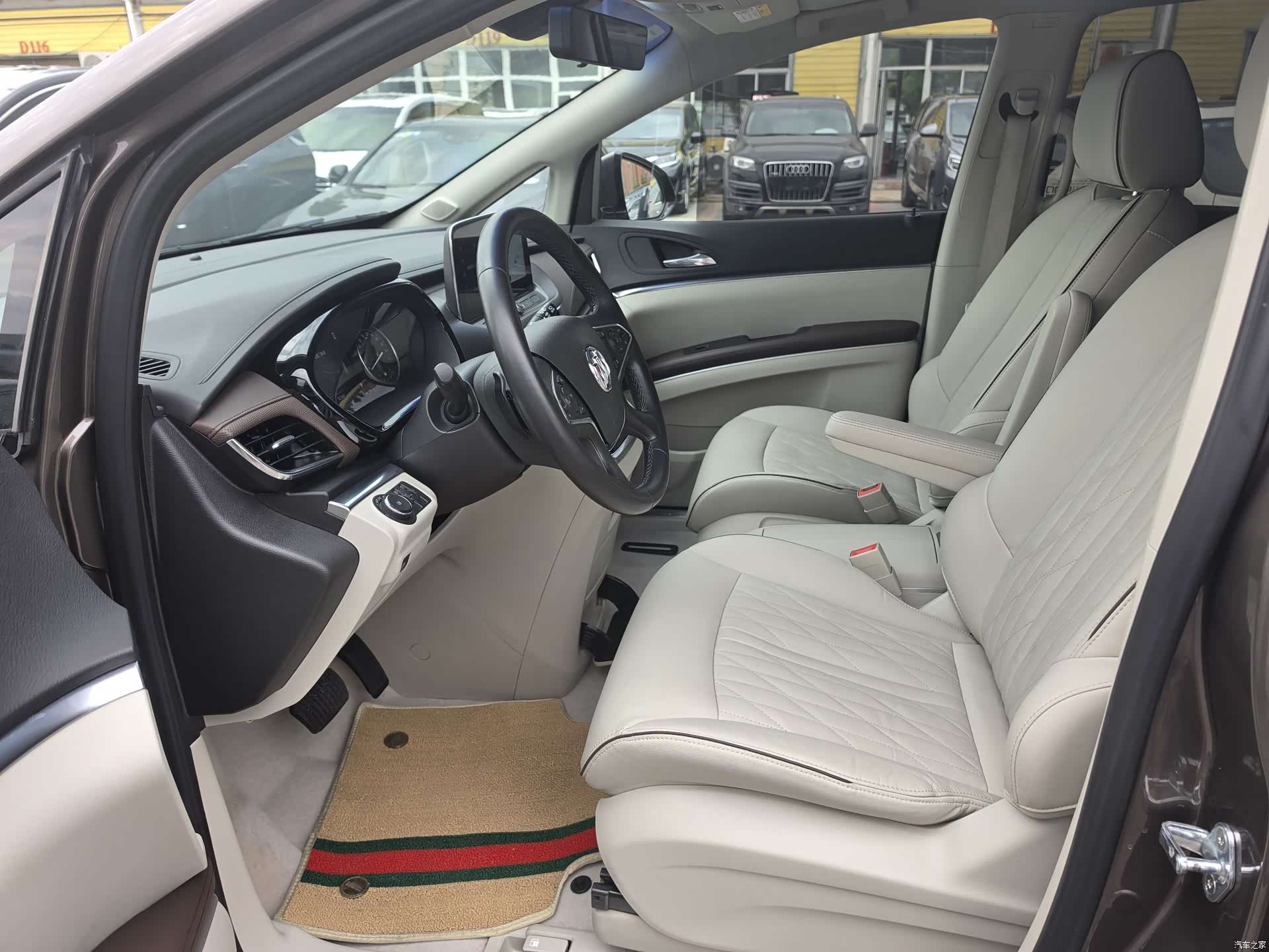 Buick GL8, 2022 3