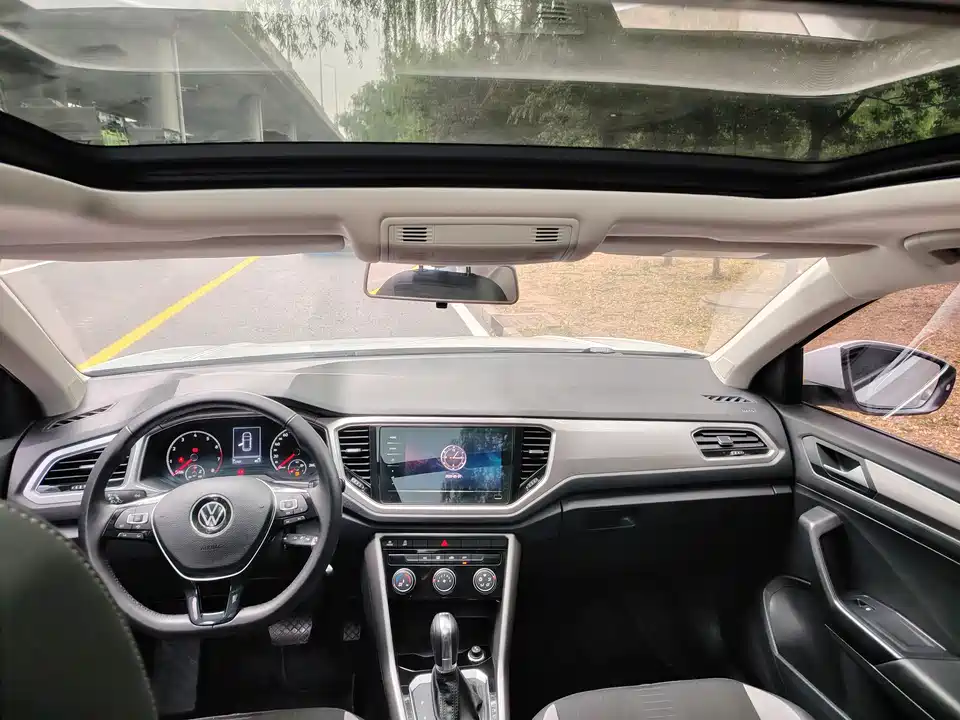 Volkswagen T-ROC exploring Songs