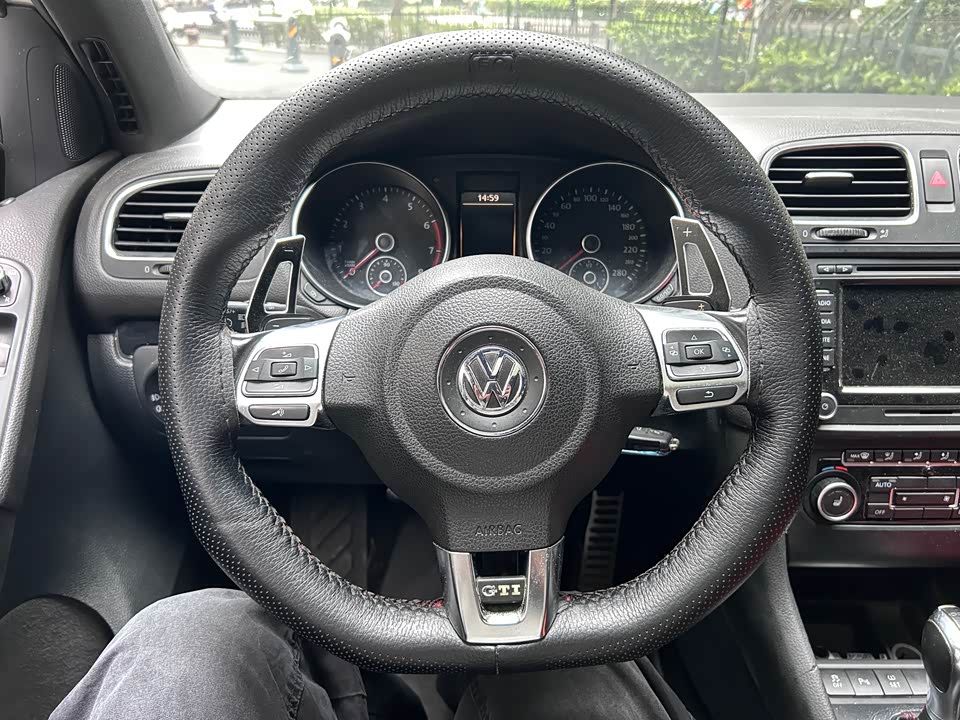 Volkswagen Golf GTI