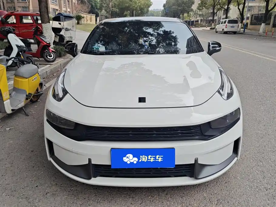 Lynk & Co 03